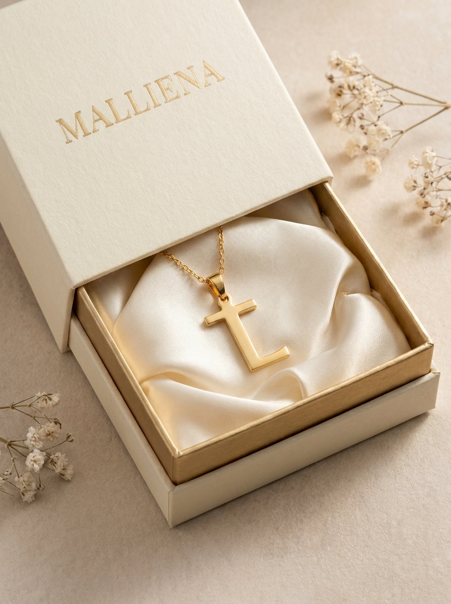 Collar con Inicial en caja MALLIENA