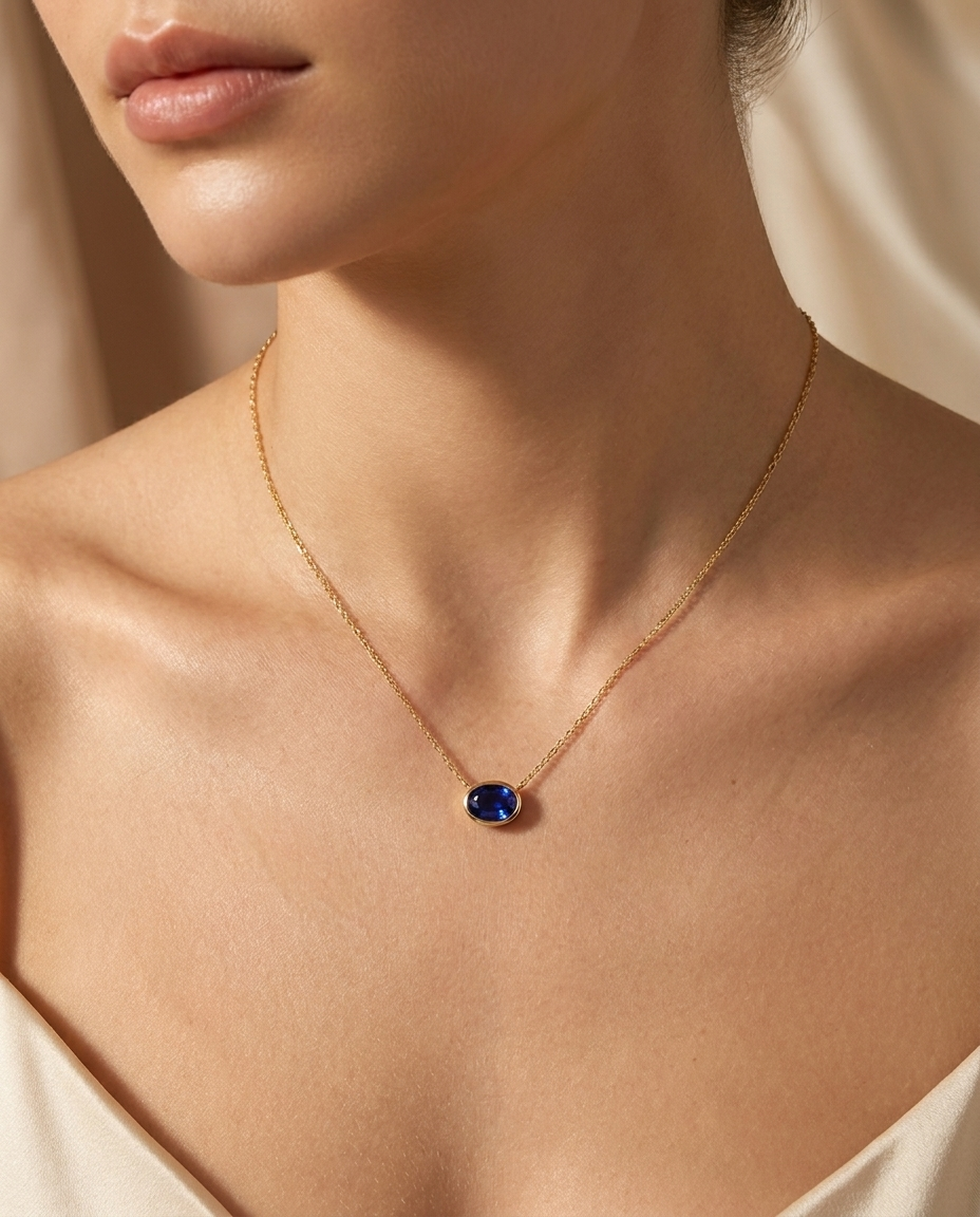 Mujer con Collar Zafiro Azul MALLIENA