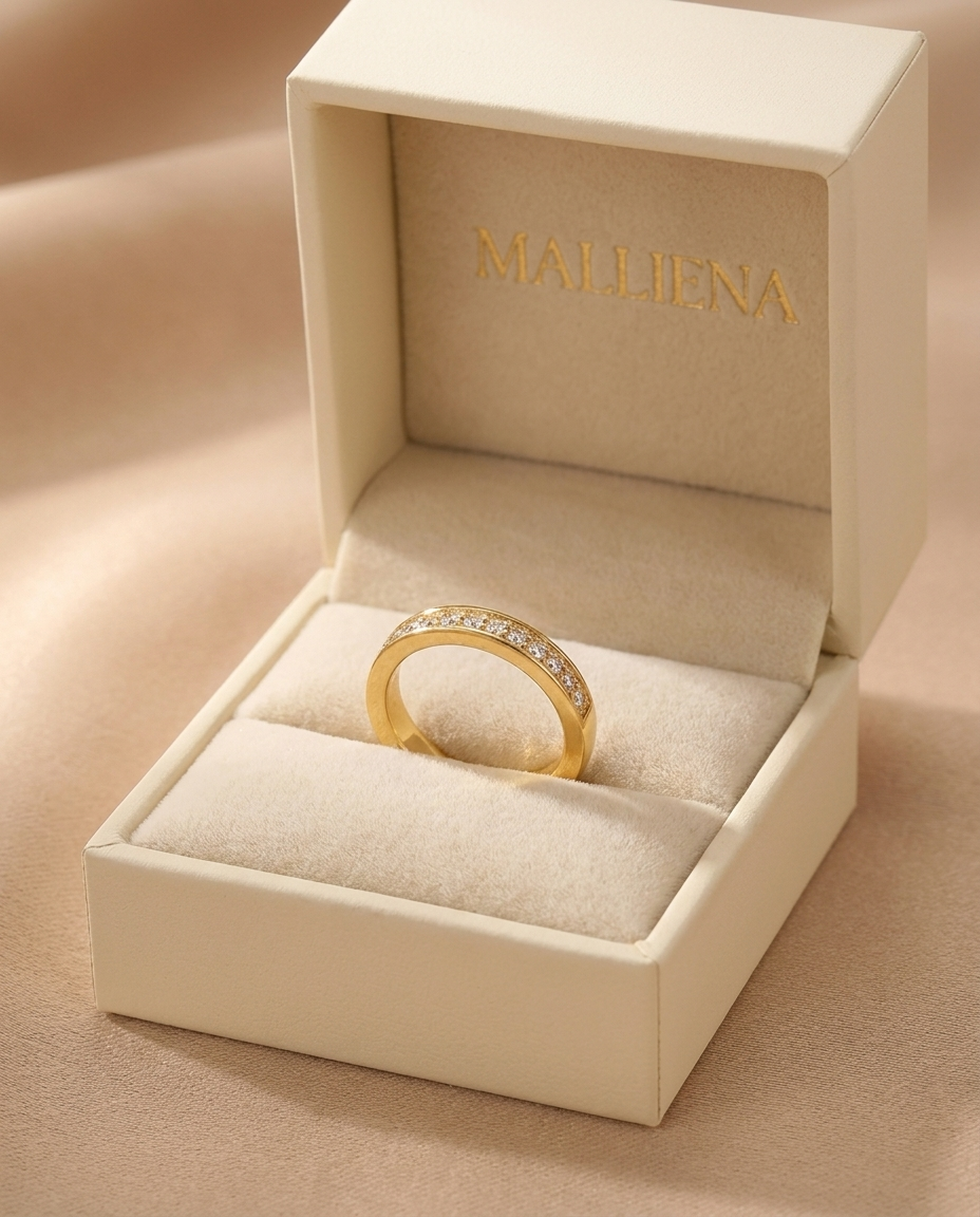 Anillo Media Alianza en la caja de regalo MALLIENA