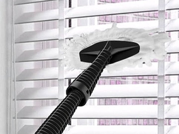 Detail tool steam cleaning window blinds